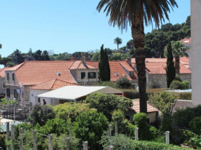 Guest House Gugily- Triple Room with Shared Bathroom and City View